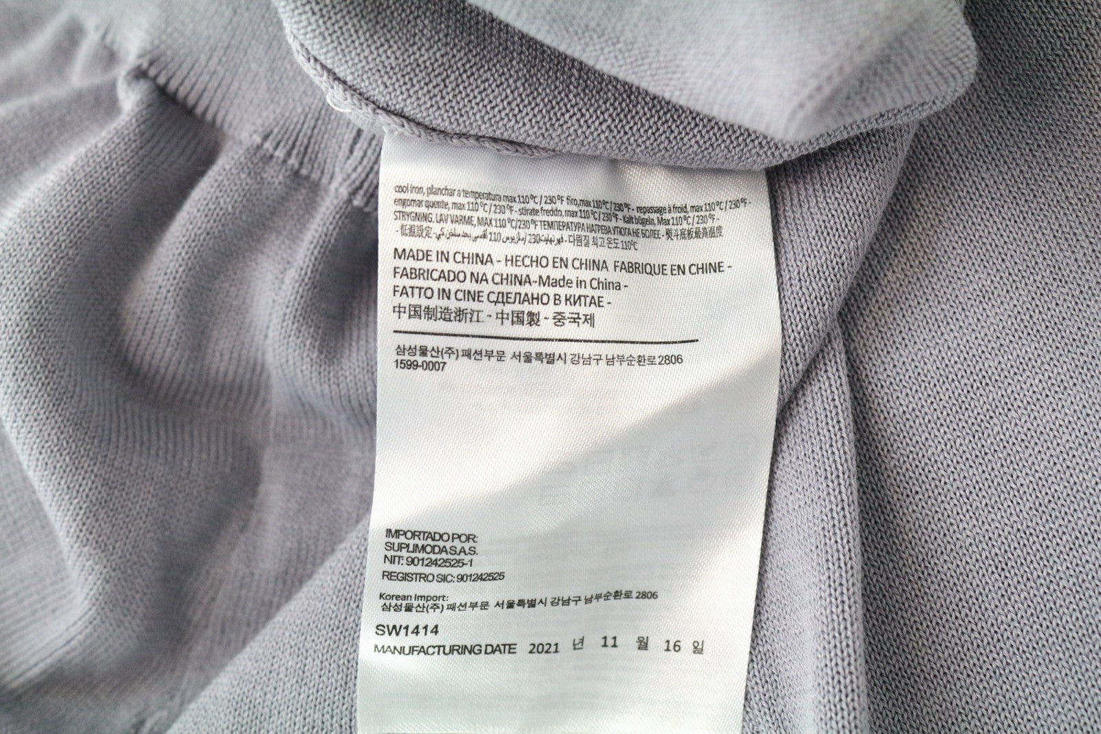 SUITSUPPLY vyriškas megztinis S dydžio alyvinės spalvos medvilnės ir šilko mišinio plonas megztinis su apvalia juostele 