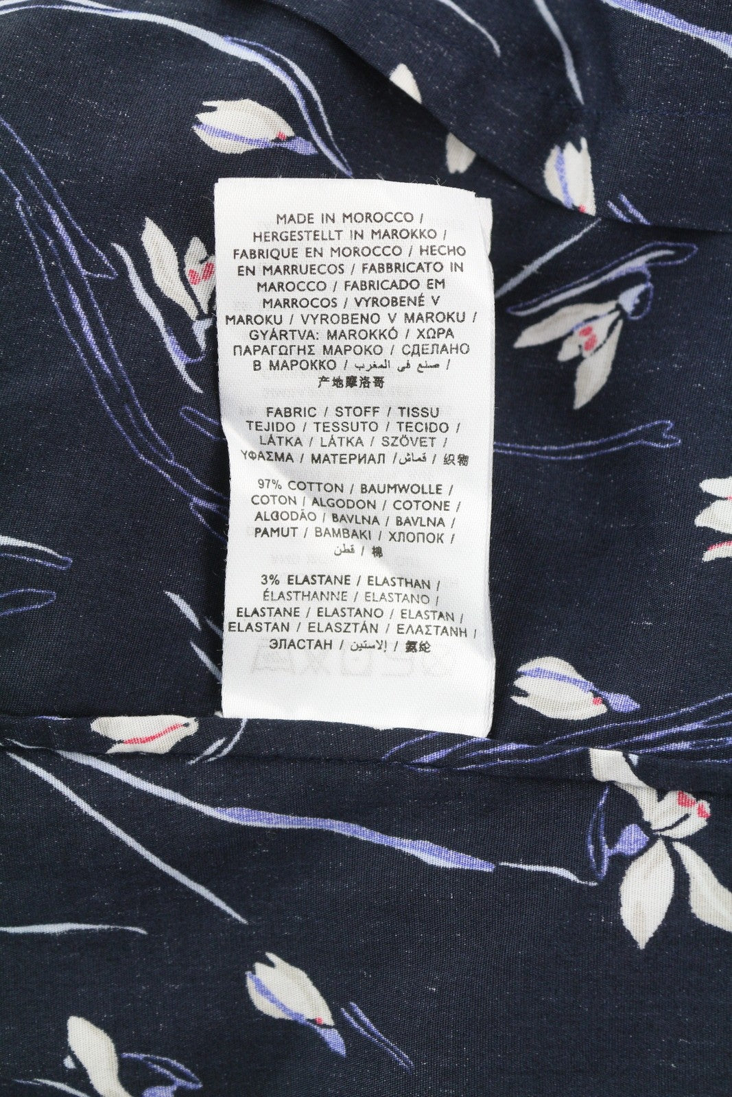 GANT „Snowdrop“ moteriški marškinėliai, 34 dydžio, tamsiai mėlyni, gėlėto rašto, su sagomis ir platėjančia apykakle. 