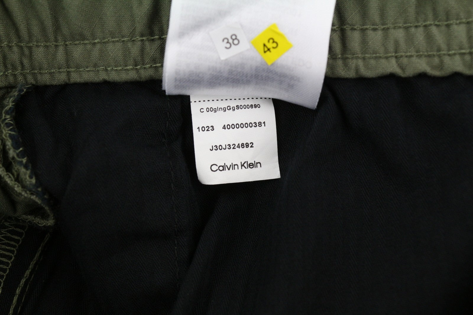 CALVIN KLEIN Essential Regular vyriškos kelnės XS dydžio žalios krovininės kelnės su elastingu juosmeniu, rekomenduojama kaina – 99 €