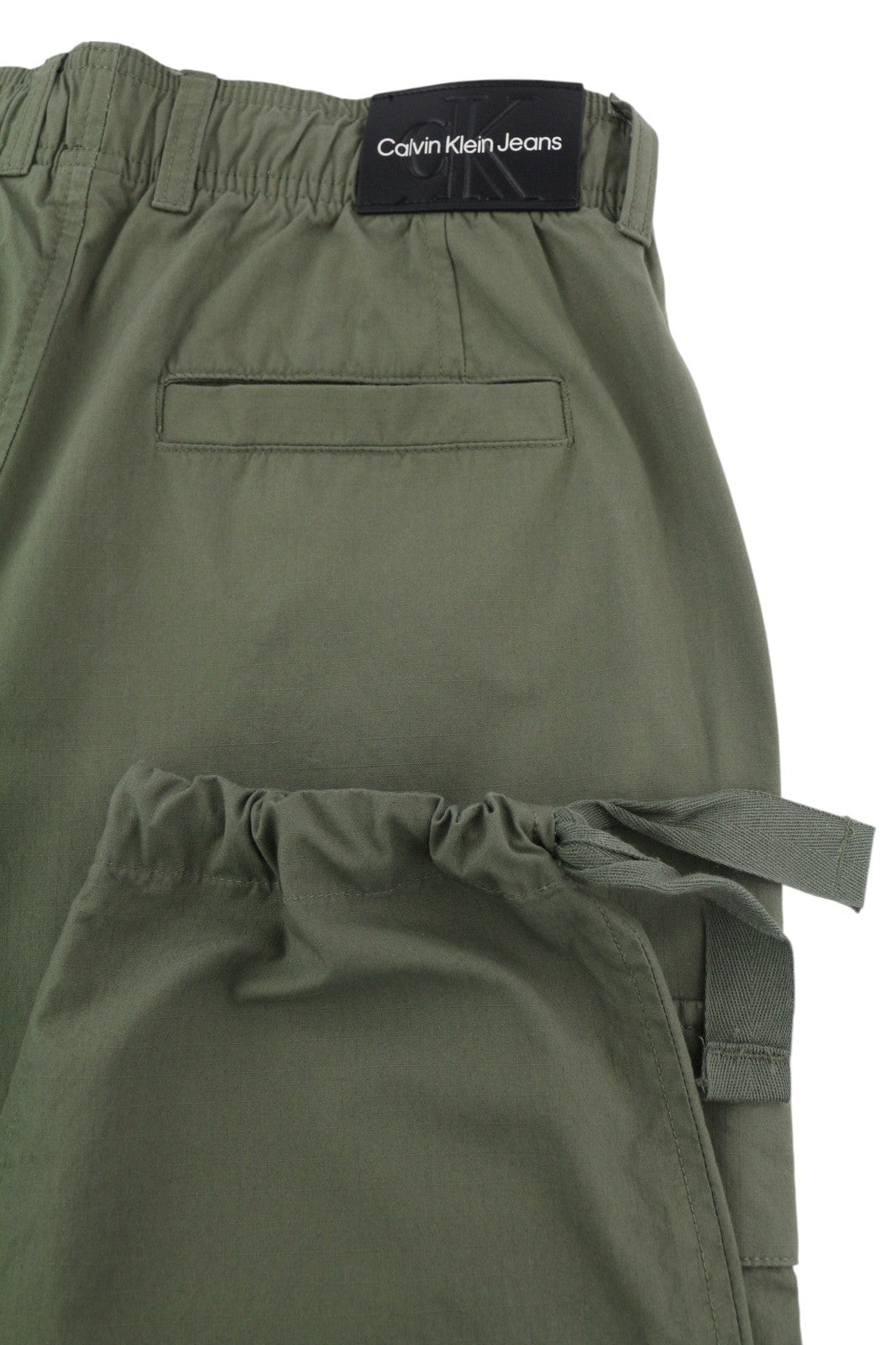 CALVIN KLEIN Essential Regular vyriškos kelnės XS dydžio žalios krovininės kelnės su elastingu juosmeniu, rekomenduojama kaina – 99 €