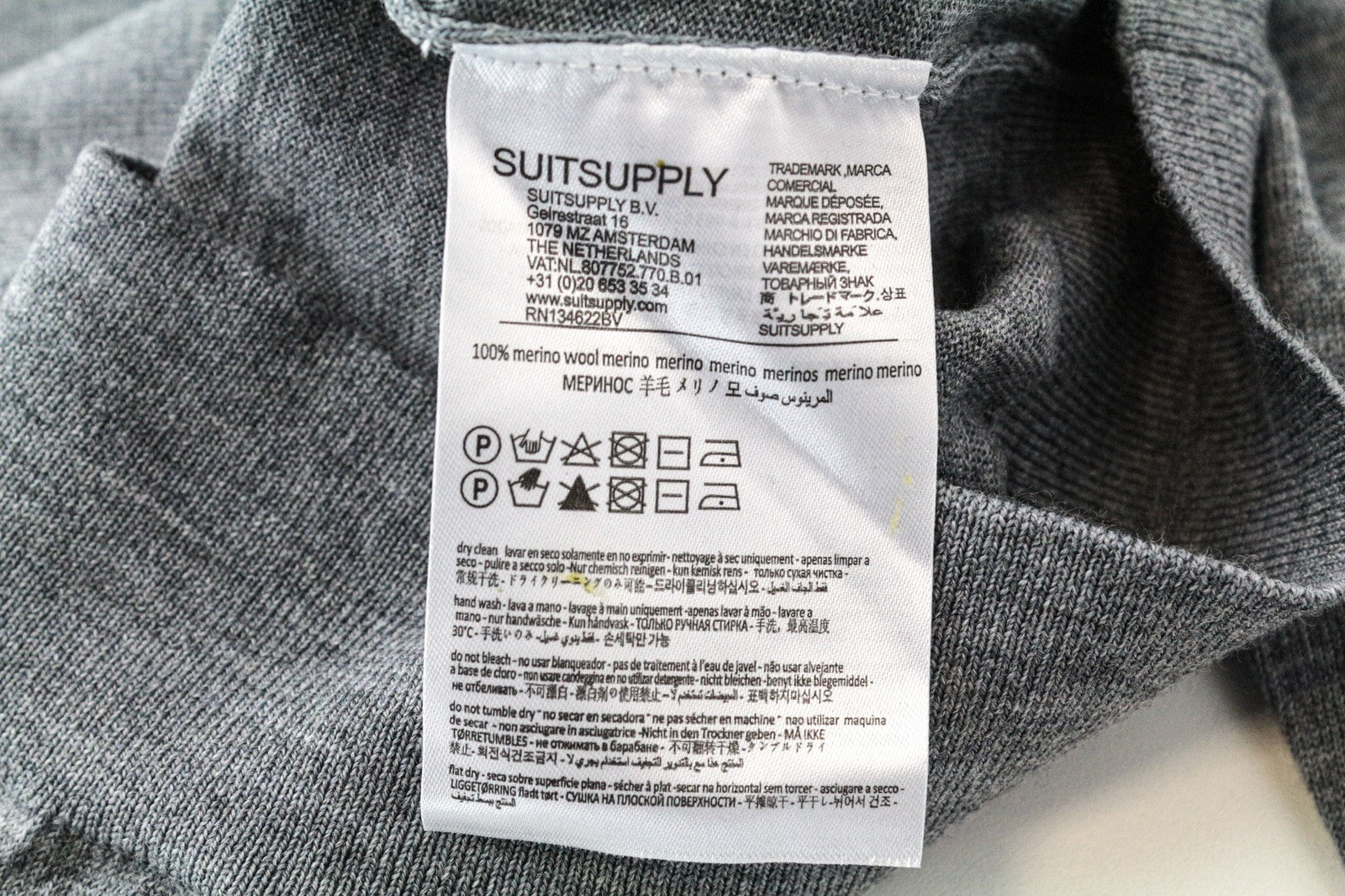 SUITSUPPLY vyriškas megztinis S formos V formos iškirpte iš merino vilnos, plono mezgimo, pilkas melanžas 