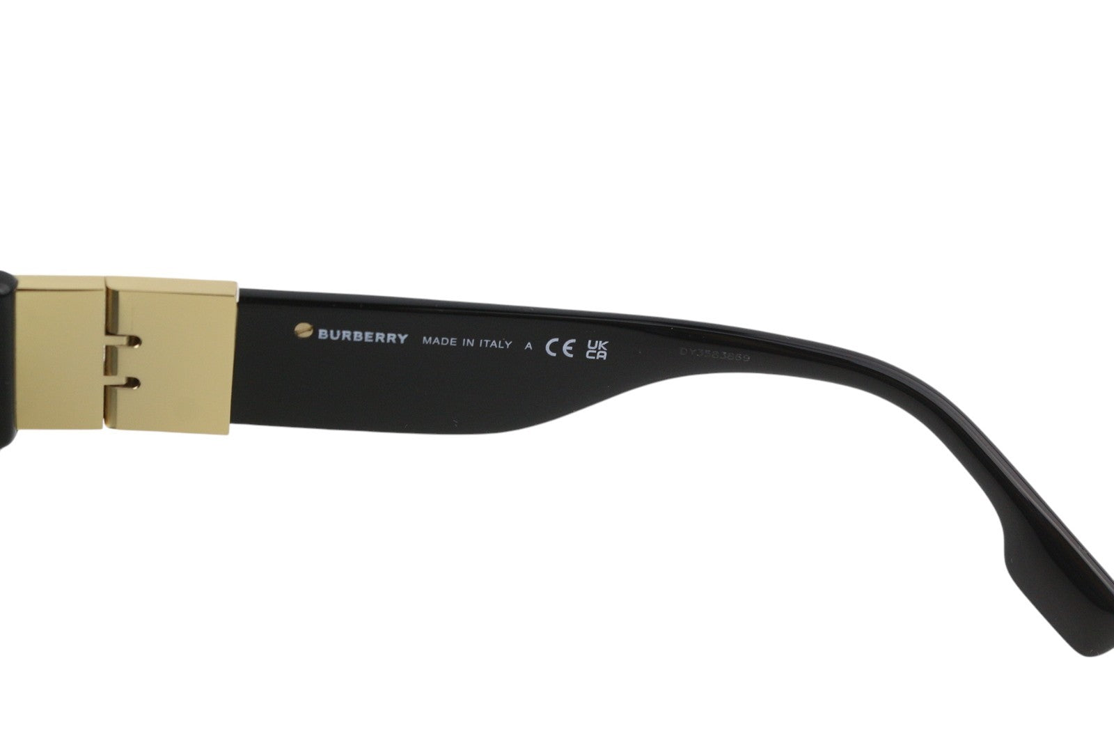 BURBERRY Sophia moteriški akiniai nuo saulės OS juodos spalvos su katės akių formos auksinėmis detalėmis, rekomenduojama kaina – 250 € 