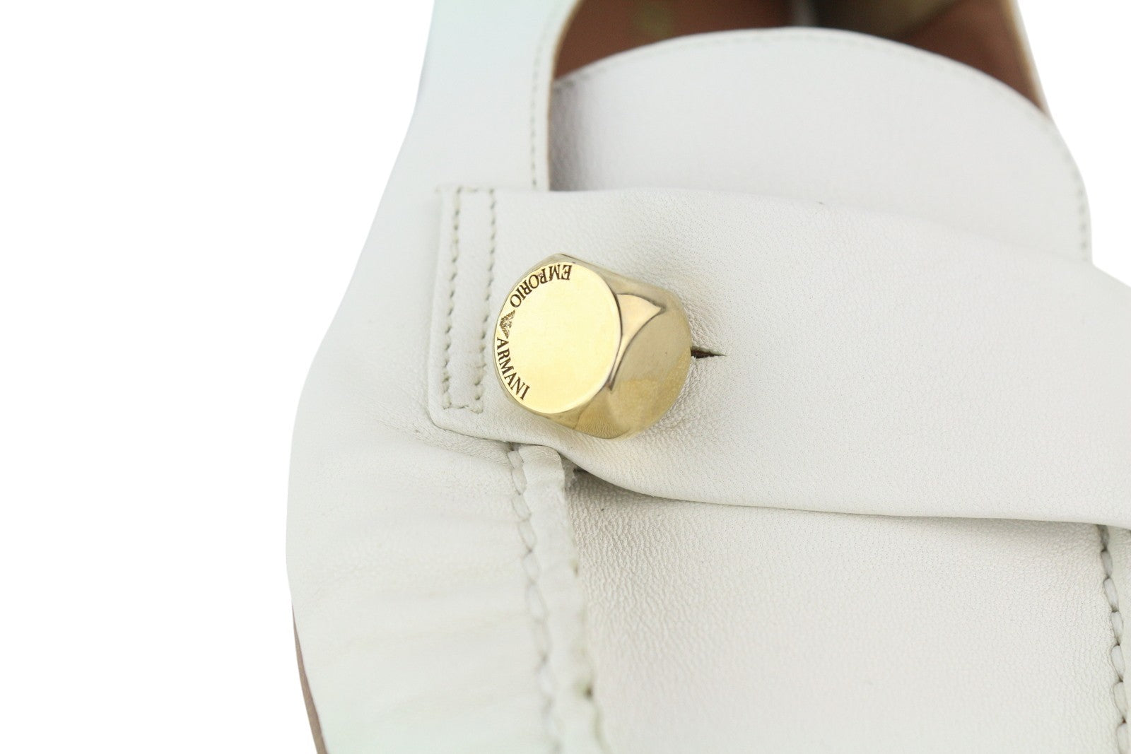 EMPORIO ARMANI moteriški bateliai, 37 EU, balti, odiniai, kvadratiniai, aukso spalvos, mokasinai su detalėmis. 