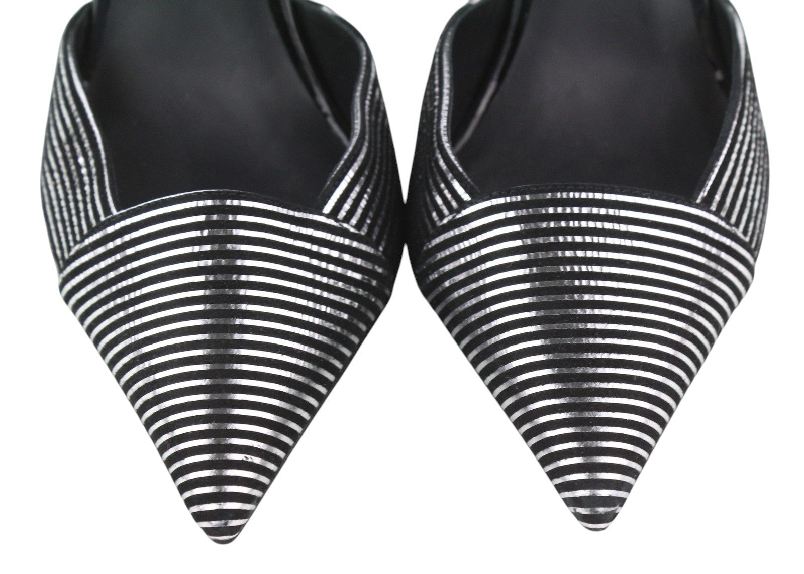 EMPORIO ARMANI moteriški aukštakulniai, 37 dydžio, juodos spalvos, lakuotos odos, blizgantys dryžuoti, smailūs noseliai. 