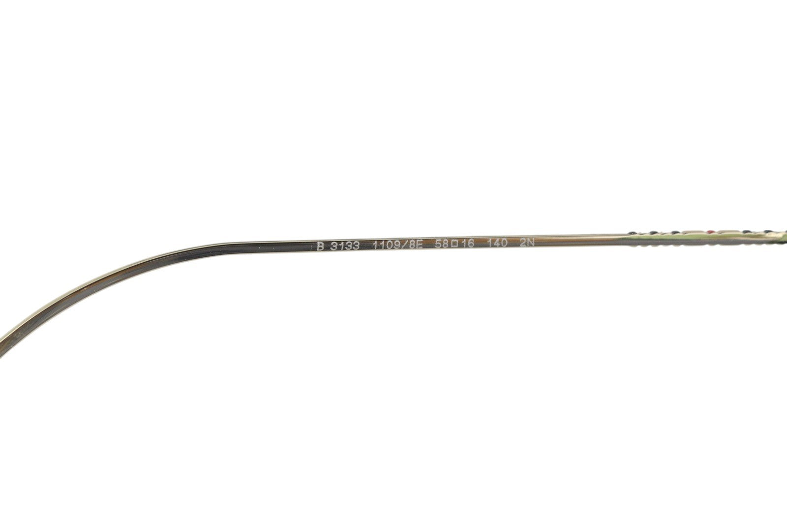 BURBERRY Daphne moteriški akiniai nuo saulės su auksiniu rėmeliu, drugelio žaliais lęšiais, rekomenduojama kaina – 270 € 