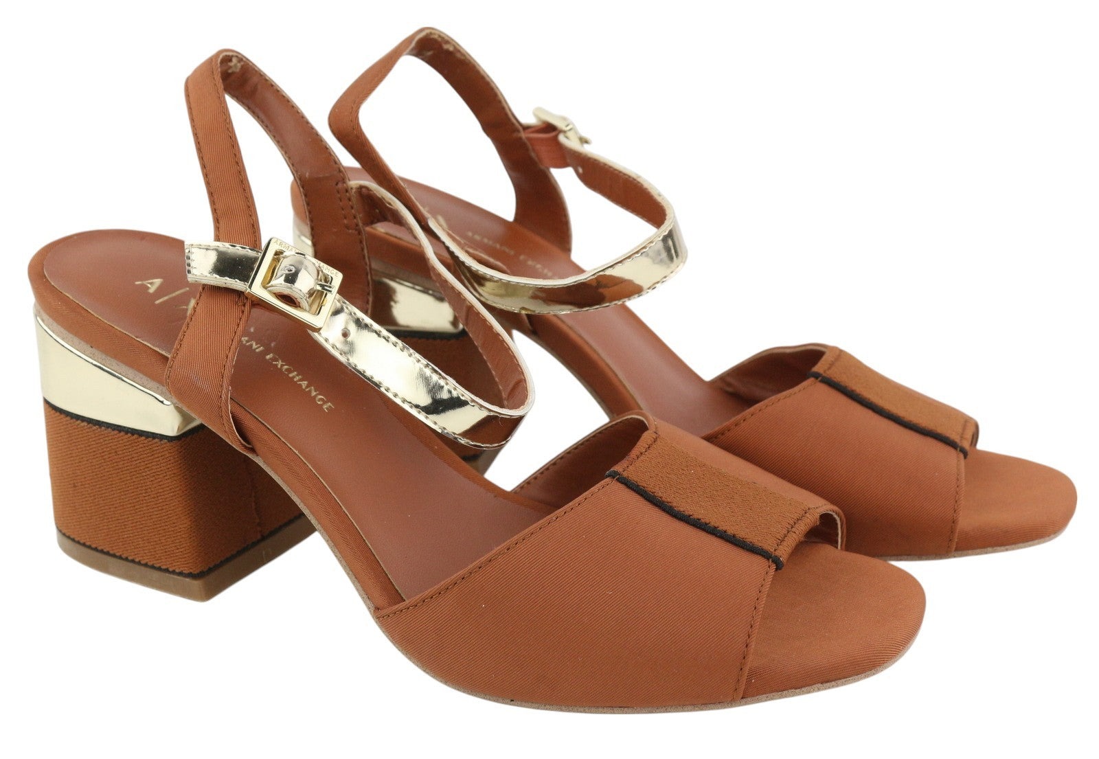 ARMANI EXCHANGE XDP005 moteriškos basutės, 37 dydžio, rudos, blizgios odos detalės, blokinis kulnas. 
