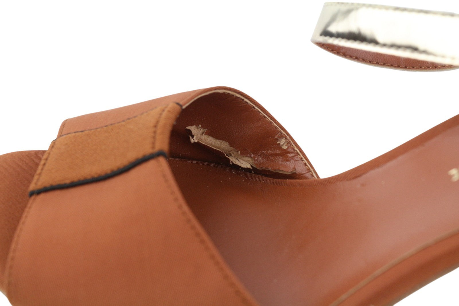 ARMANI EXCHANGE XDP005 moteriškos basutės, 37 dydžio, rudos, blizgios odos detalės, blokinis kulnas. 