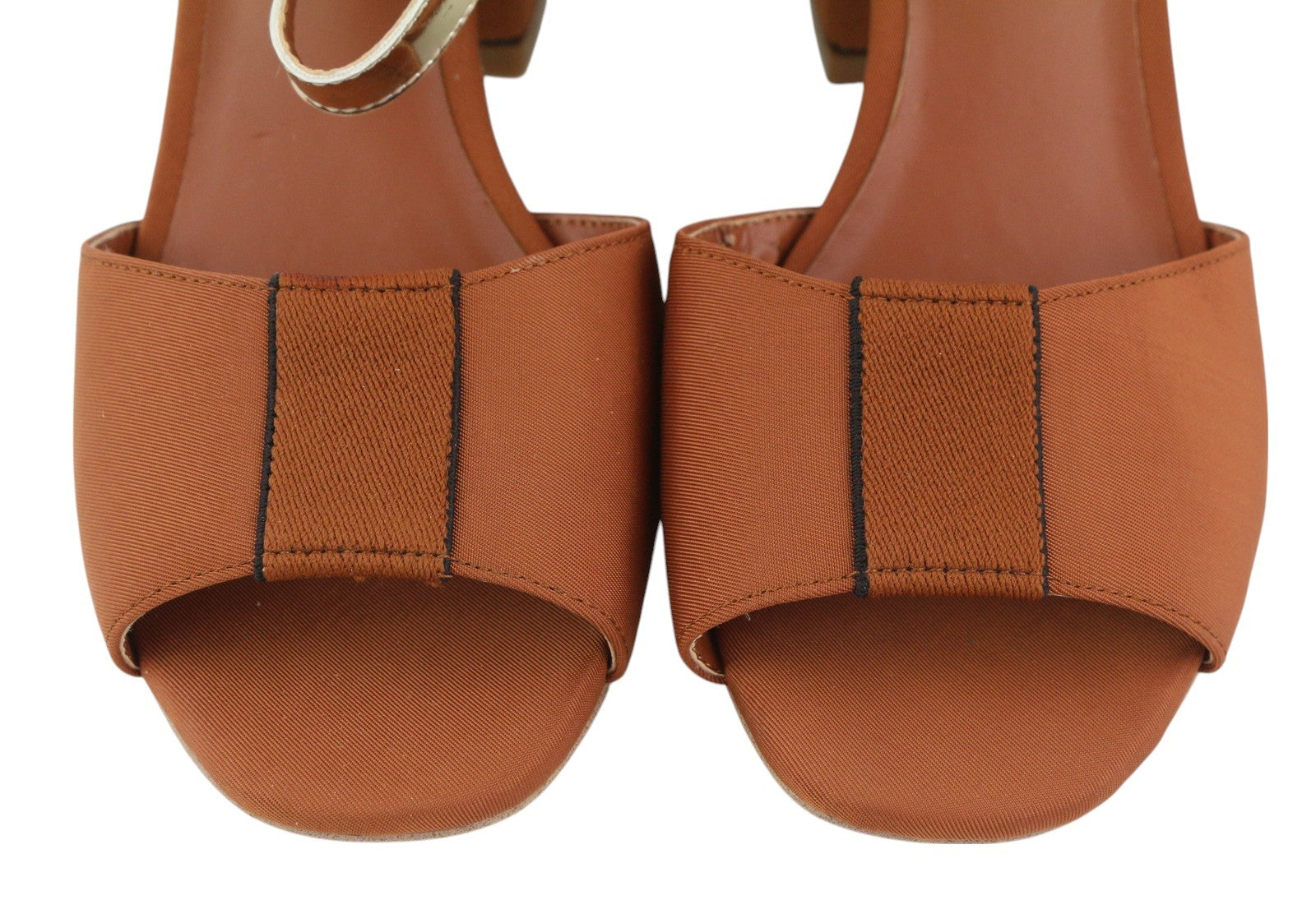 ARMANI EXCHANGE XDP005 moteriškos basutės, 37 dydžio, rudos, blizgios odos detalės, blokinis kulnas. 