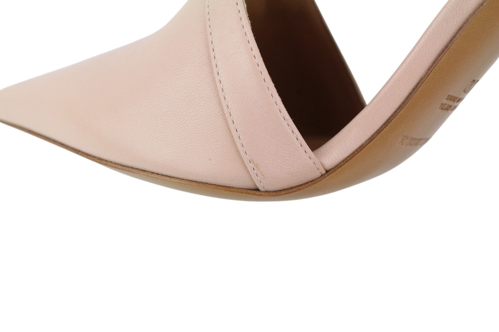 EMPORIO ARMANI moteriški aukštakulniai, 37 €, šviesiai rožinės spalvos, odiniai, smailios nosies, su sagtimi. 