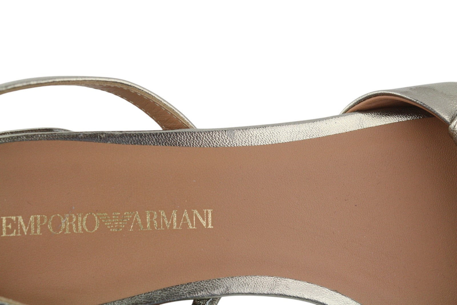 EMPORIO ARMANI moteriškos basutės, 37 EU, blizgančios auksinės spalvos, odinės, užsegamos, be kulno, su logotipu 