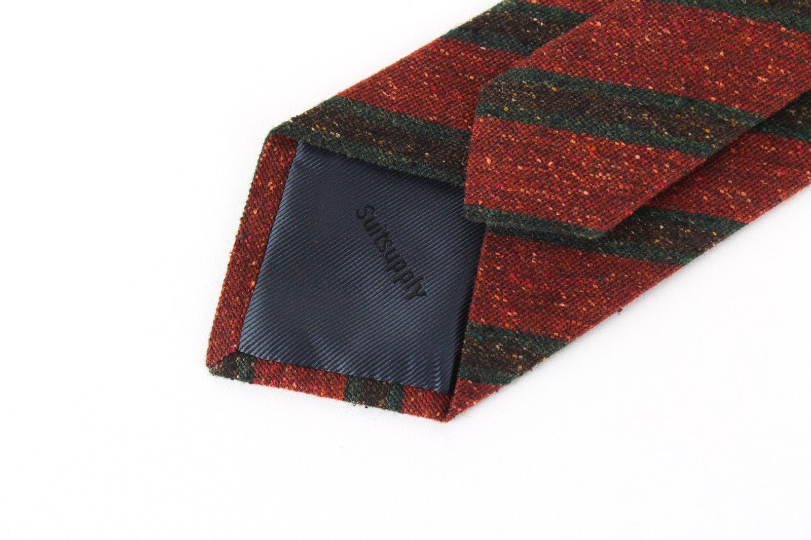 SUITSUPPLY vyriškas raudonas vilnonis šilkinis kaklaraištis ~150x8cm klasikinis dryžuotas smailiu galu 