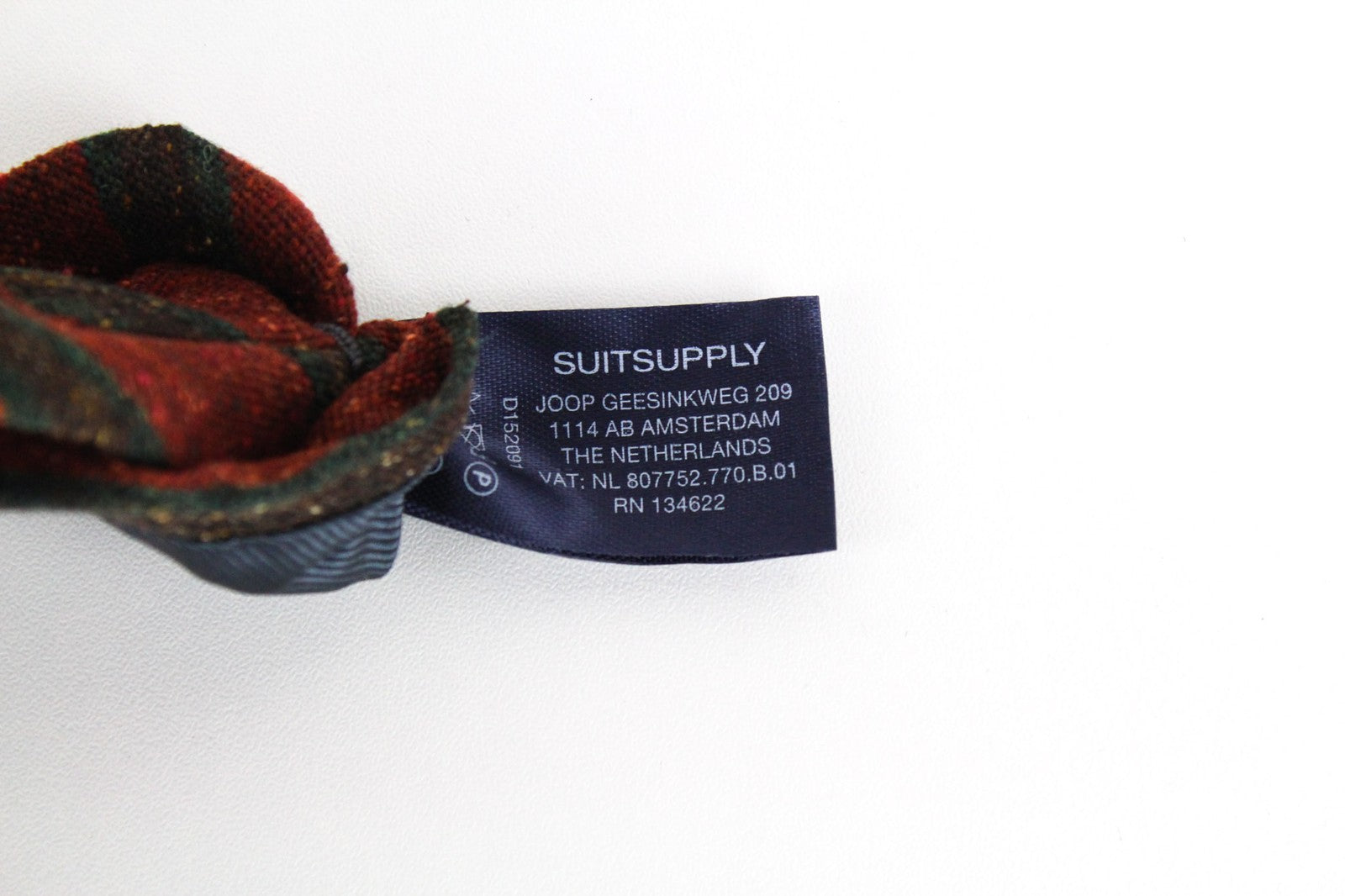 SUITSUPPLY vyriškas raudonas vilnonis šilkinis kaklaraištis ~150x8cm klasikinis dryžuotas smailiu galu 