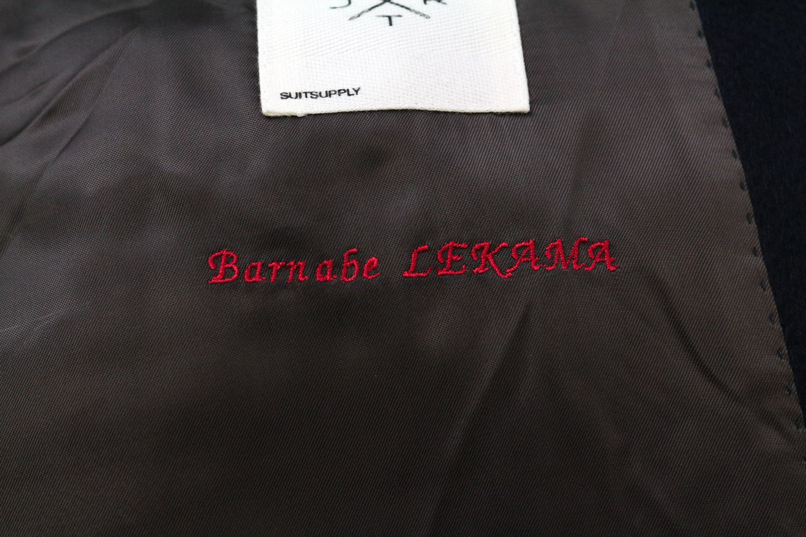 „SUITSUPPLY Vicenza“ vyriškas paltas, UK52S, tamsiai mėlynas, kašmyro, apvalus, vidutinio ilgio. 