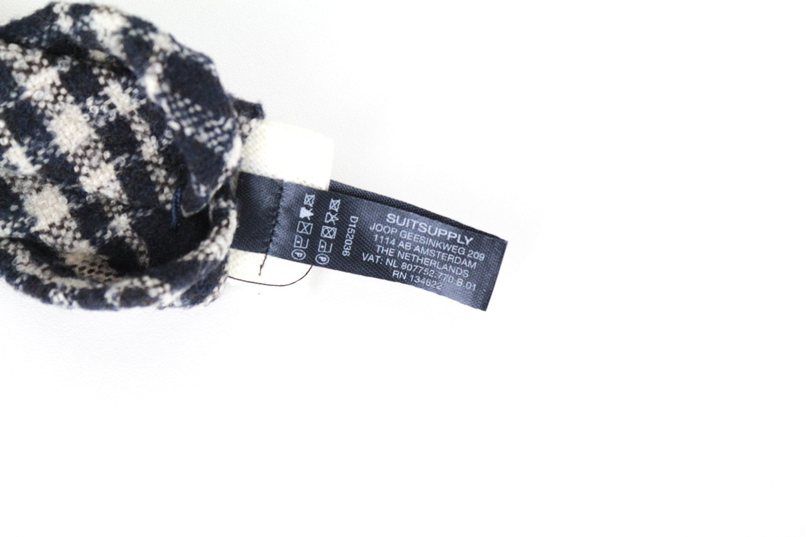 SUITSUPPLY vyriškas kaklaraištis ~150x8cm tamsiai mėlynas languotas raštas vilnos mišinio smailiais galais 