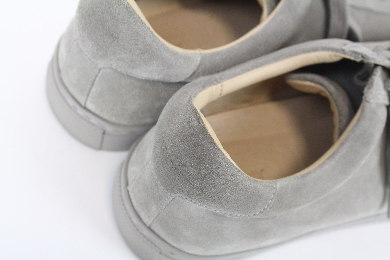 „SUITSUPPLY“ vyriški pilki zomšiniai EU41 suvarstomi žemakulniai sportbačiai kasdieniam avėjimui 