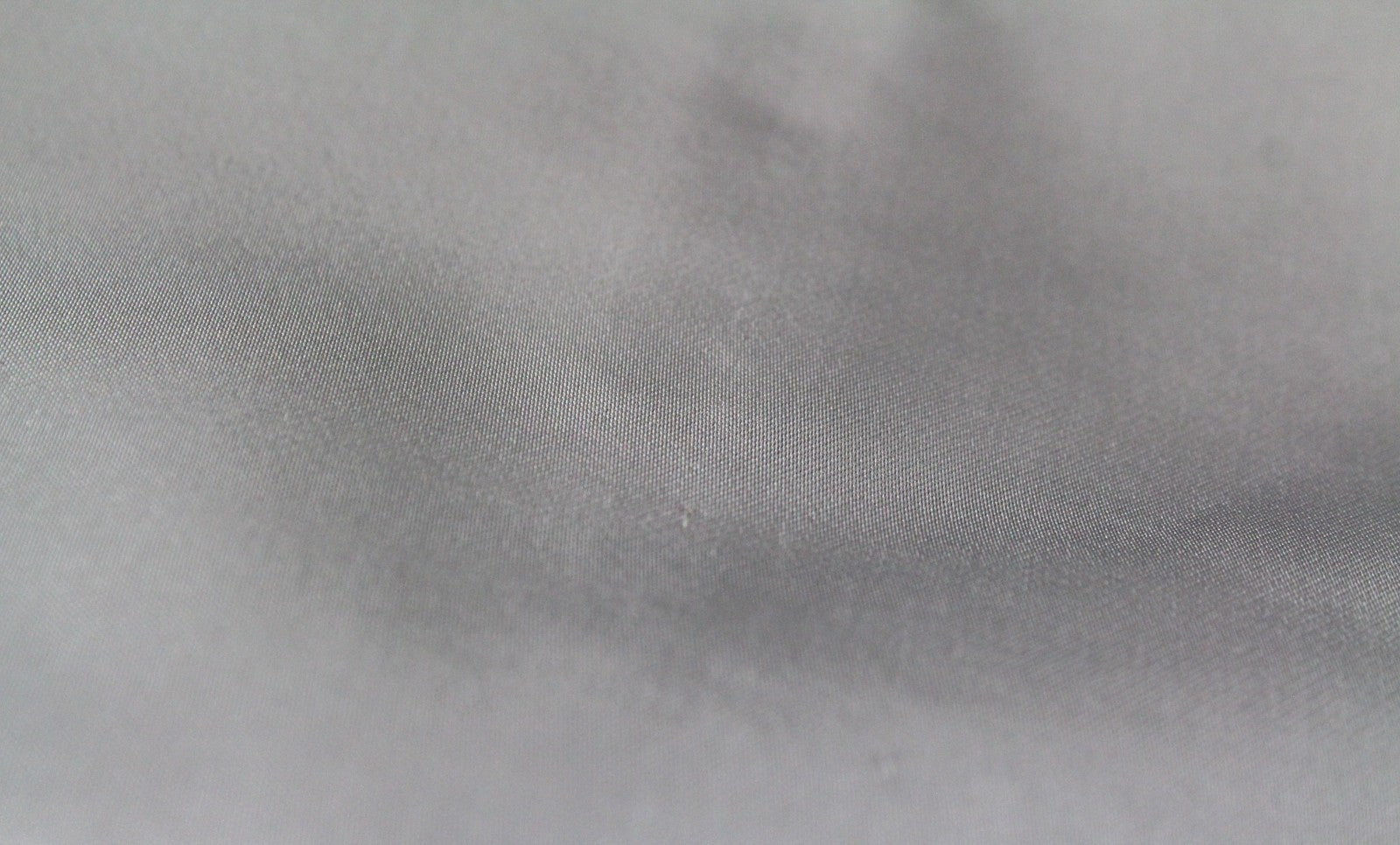 RICHMOND vyriškas pilkas sidabrinis smokingo švarkas su 48 smailiu atlapu ir pamušalu 