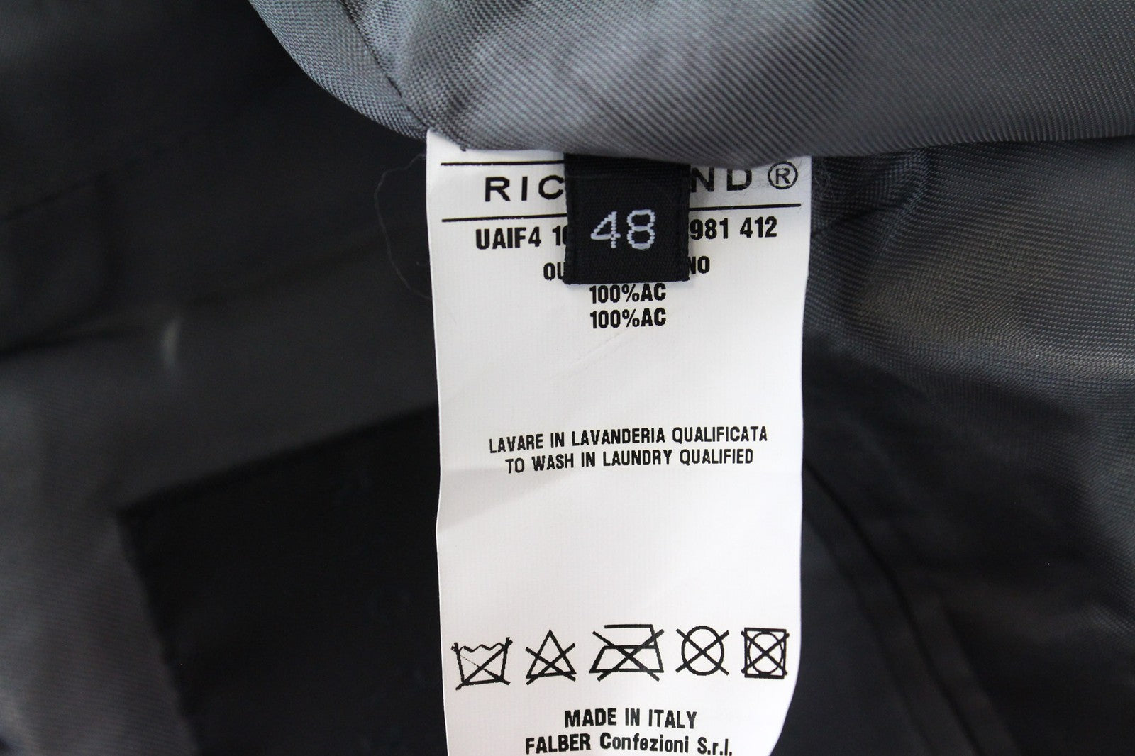 RICHMOND vyriškas pilkas sidabrinis smokingo švarkas su 48 smailiu atlapu ir pamušalu 