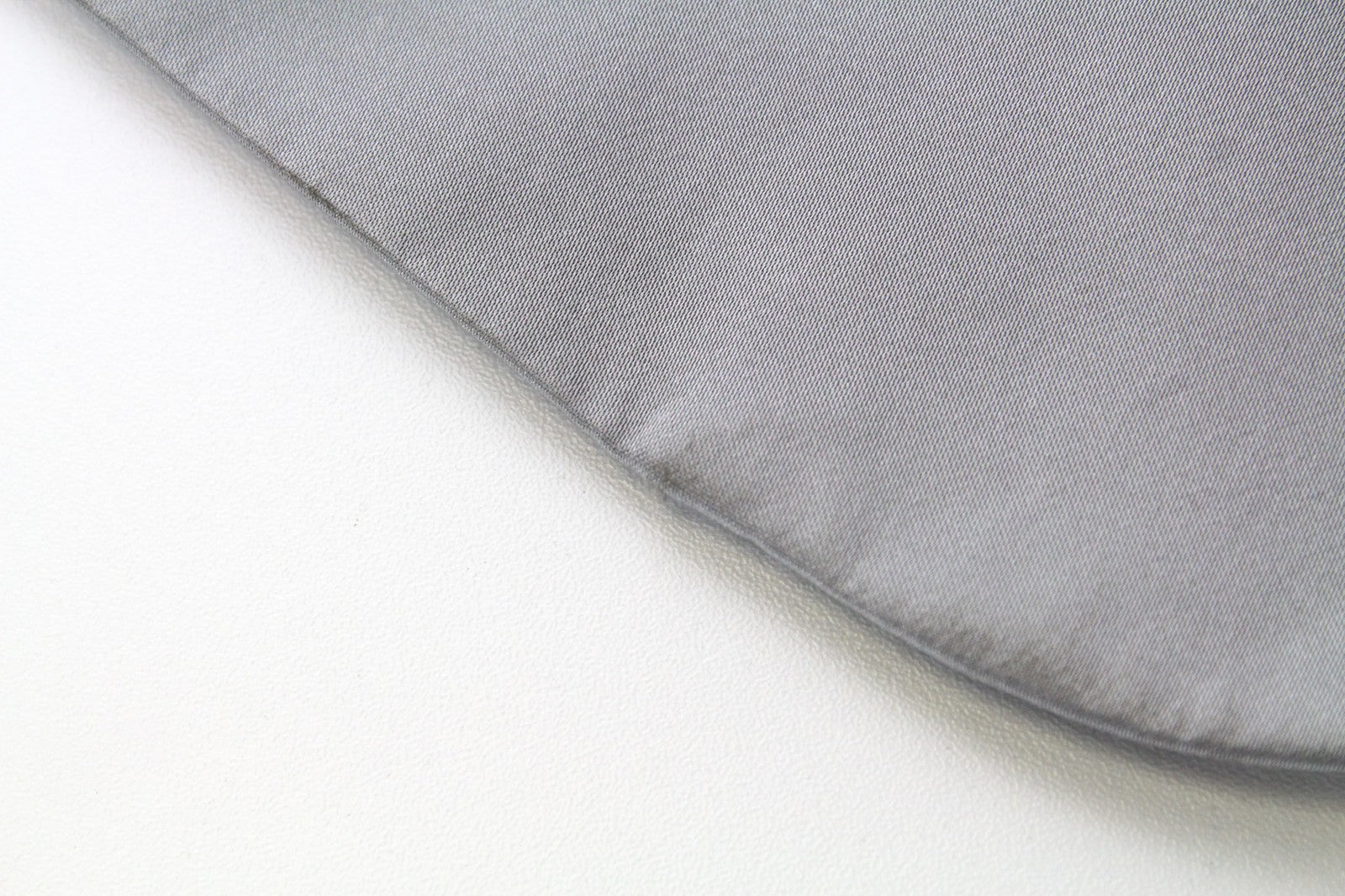 RICHMOND vyriškas pilkas sidabrinis smokingo švarkas su 48 smailiu atlapu ir pamušalu 