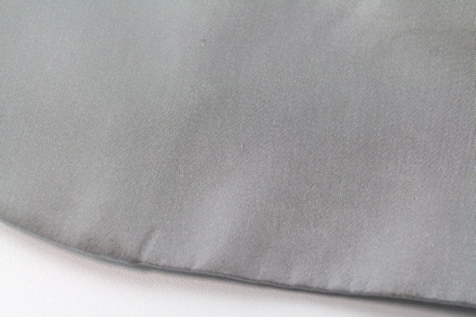 RICHMOND vyriškas pilkas sidabrinis smokingo švarkas su 48 smailiu atlapu ir pamušalu 