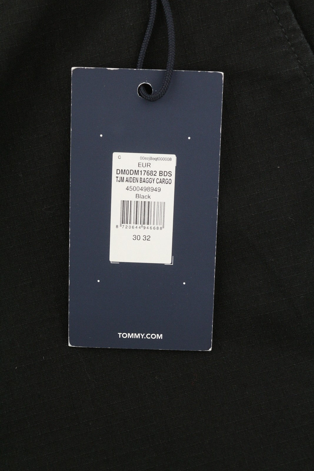 TOMMY HILFIGER Aiden Baggy Cargo vyriškos kelnės W30/L32 juodos su užlopytomis kišenėmis, rekomenduojama kaina – 149 € 