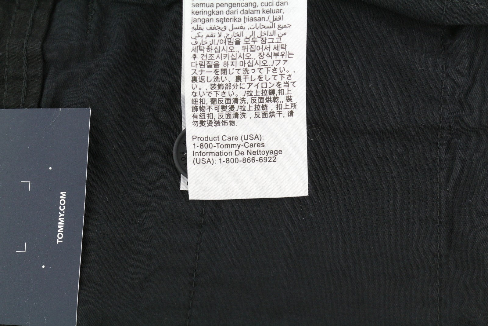 TOMMY HILFIGER Aiden Baggy Cargo vyriškos kelnės W30/L32 juodos su užlopytomis kišenėmis, rekomenduojama kaina – 149 € 