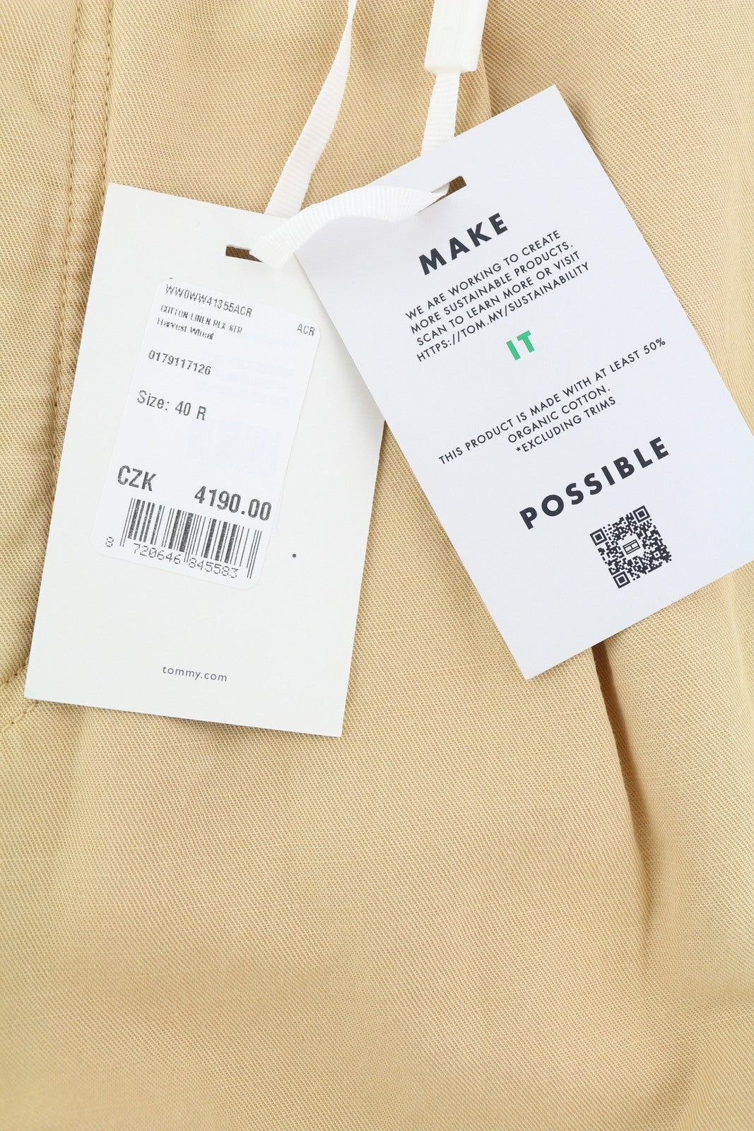 TOMMY HILFIGER moteriškos kelnės, 40 dydžio, rudos, lininio mišinio, platėjančiomis klešnėmis, klostuotos. Rekomenduojama mažmeninė kaina – 196 €. 