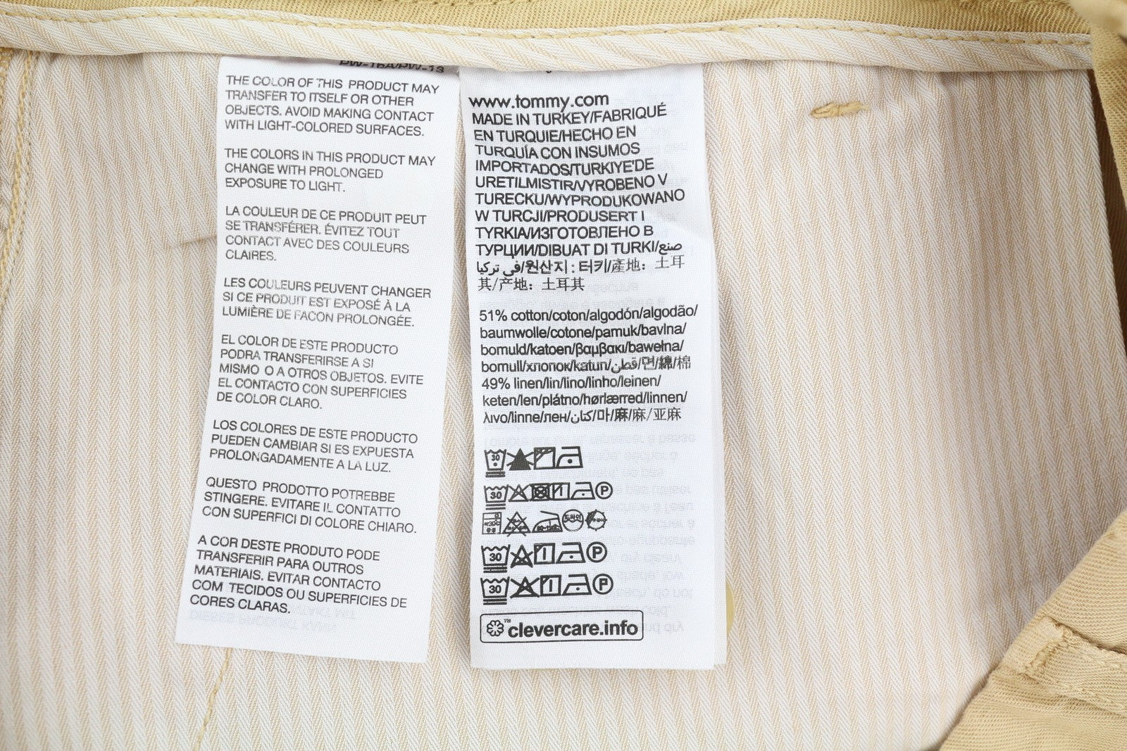 TOMMY HILFIGER moteriškos kelnės, 40 dydžio, rudos, lininio mišinio, platėjančiomis klešnėmis, klostuotos. Rekomenduojama mažmeninė kaina – 196 €. 