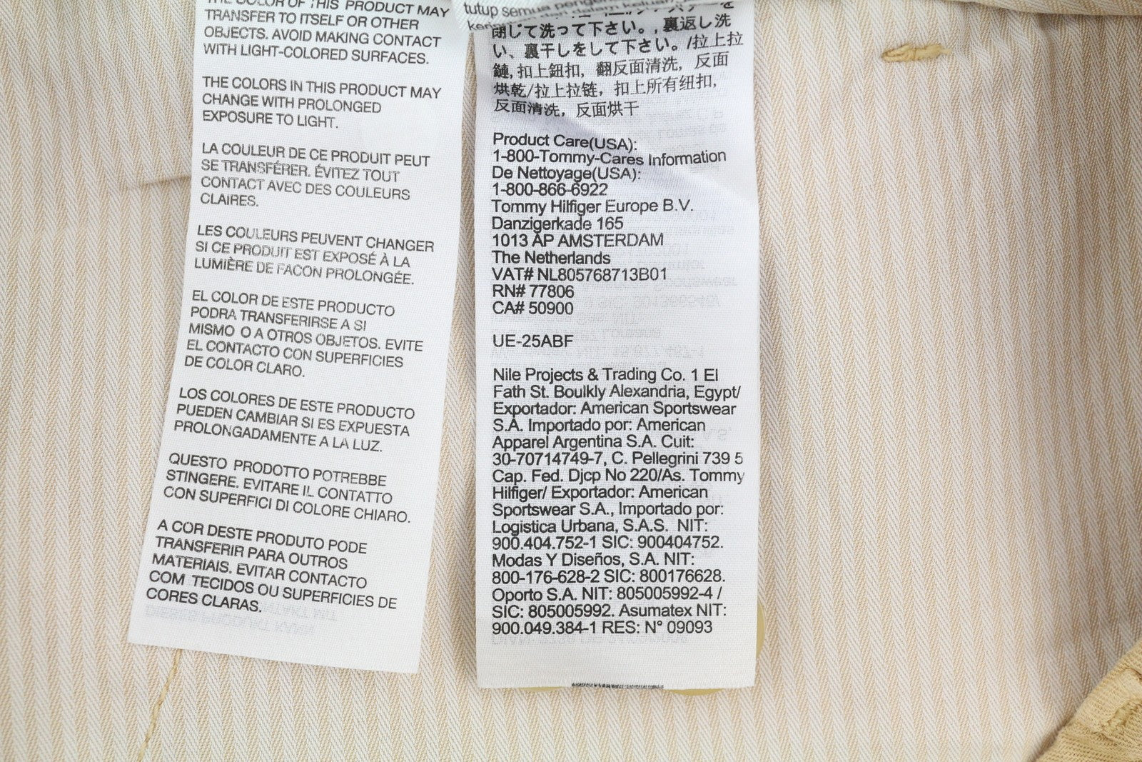 TOMMY HILFIGER moteriškos kelnės, 40 dydžio, rudos, lininio mišinio, platėjančiomis klešnėmis, klostuotos. Rekomenduojama mažmeninė kaina – 196 €. 