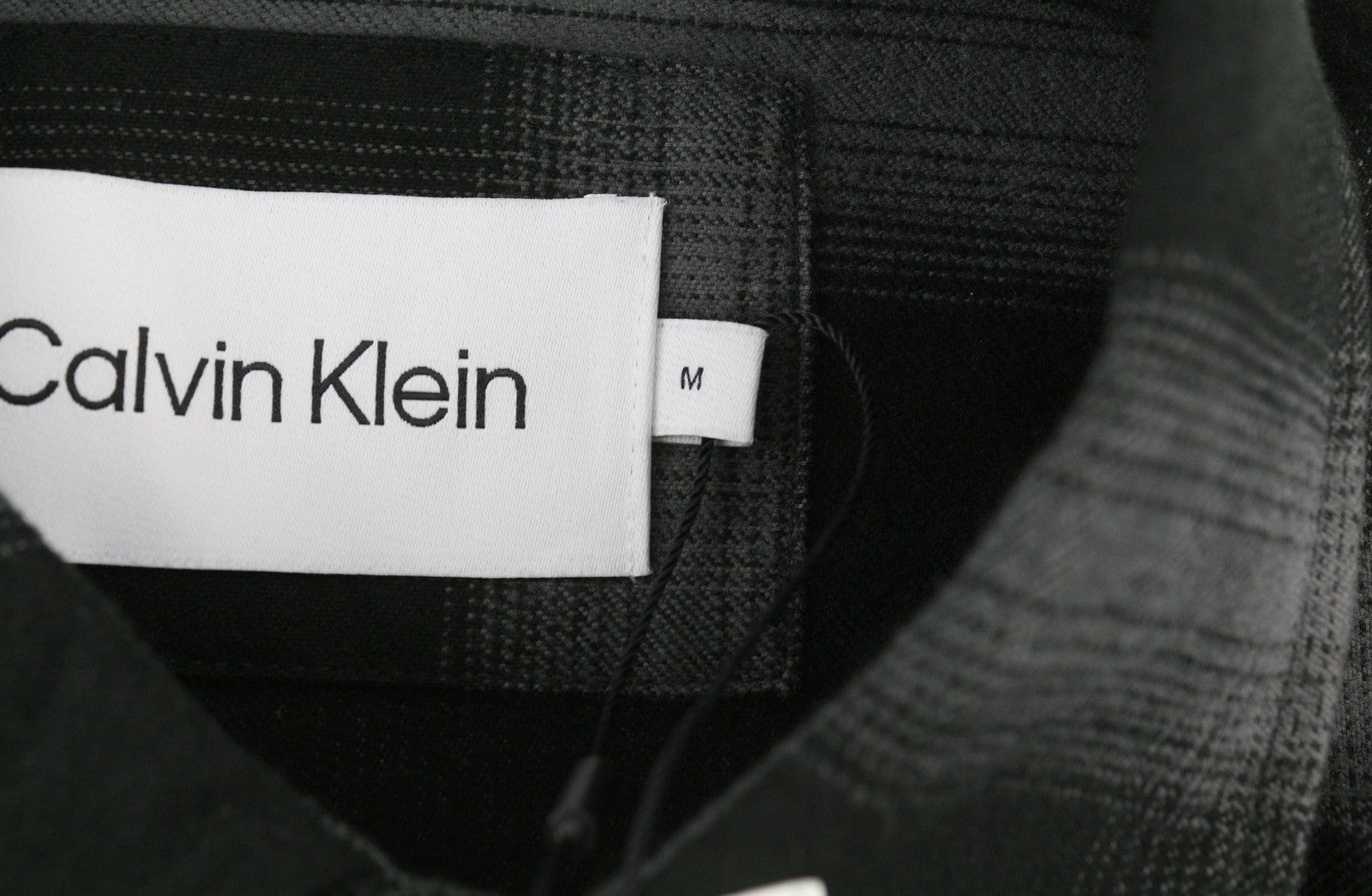 CALVIN KLEIN „Twill Fleece Check“ vyriška striukė su snapeliu ir sagomis, juoda 