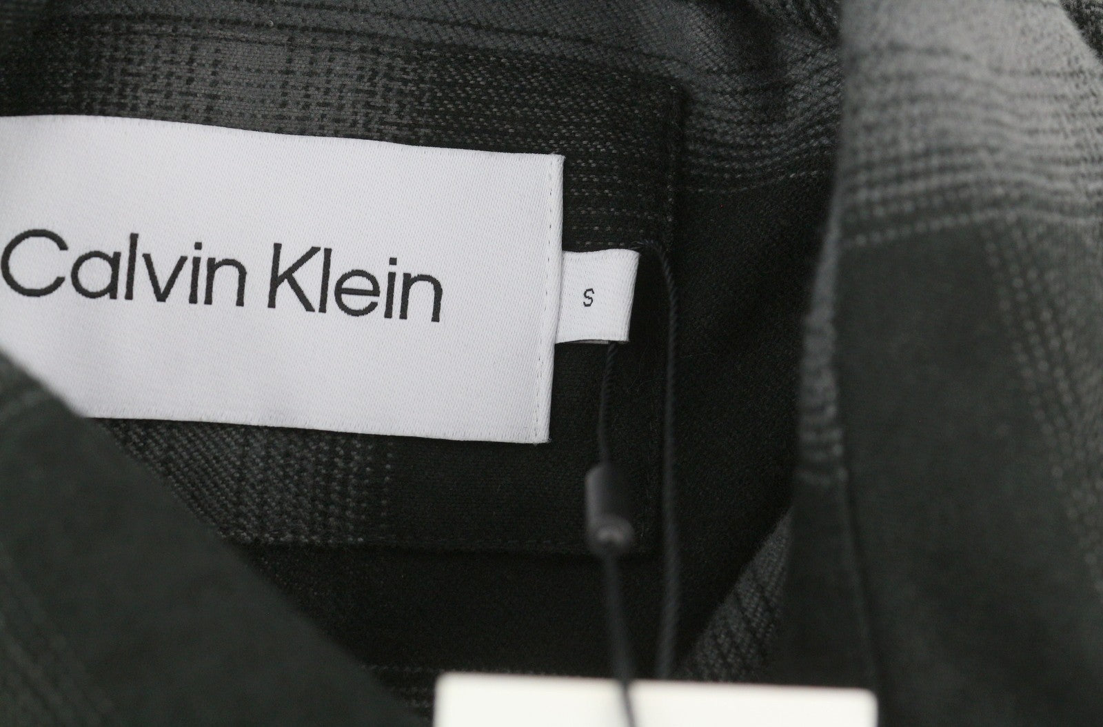 CALVIN KLEIN „Twill Fleece Check“ vyriška striukė su snapeliu, juoda 