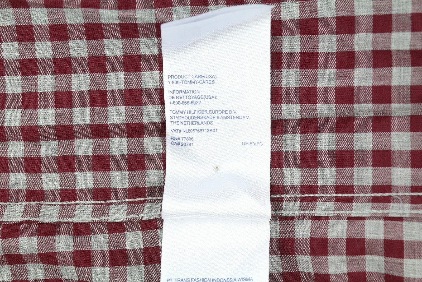 TOMMY HILFIGER vyriški marškinėliai S, burgundiški, languoti, priglundantys, su sagomis iškirpte.