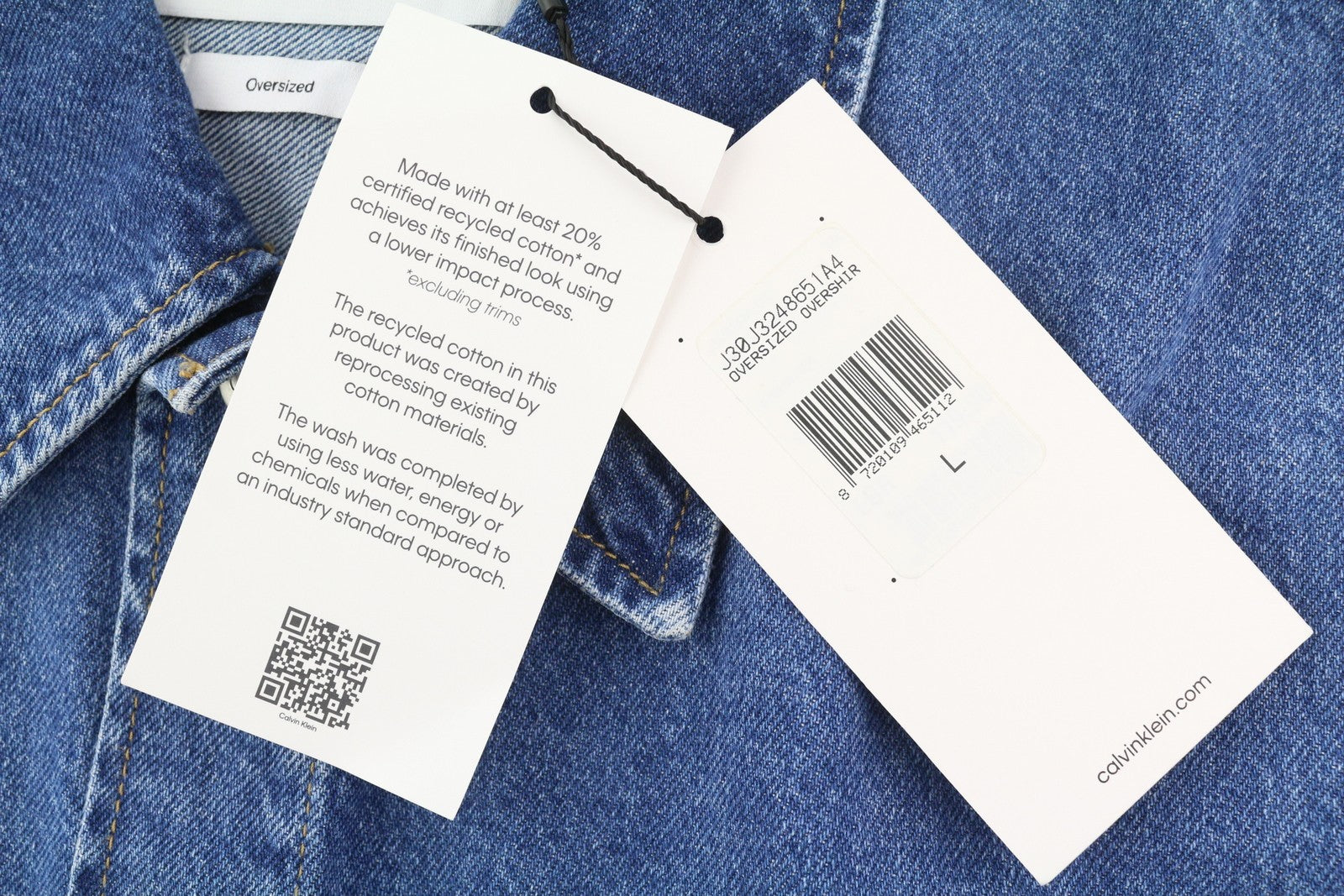 CALVIN KLEIN vyriška striukė L džinso mėlyna su dideliu sunkvežimio modeliu ir spaudėmis. Rekomenduojama kaina – 119 €. 