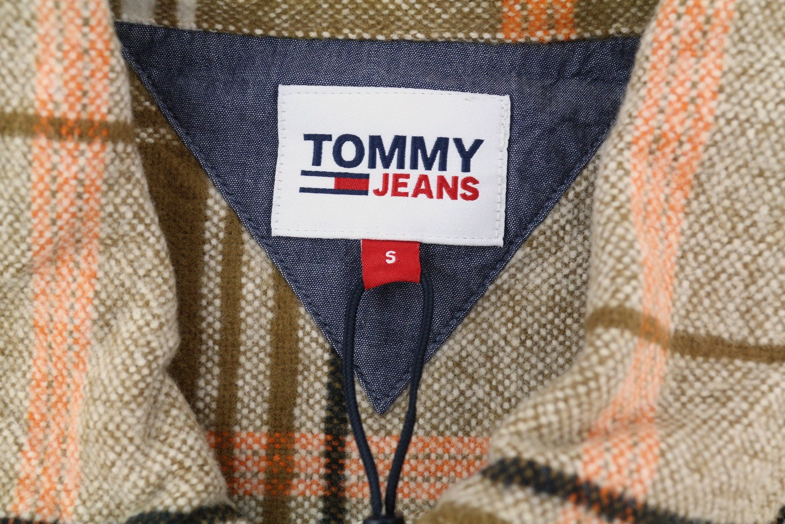 TOMMY HILFIGER vyriški marškinėliai su šukuotais languotais langais, S dydžio flaneliniai marškinėliai su storomis sagomis, rudi