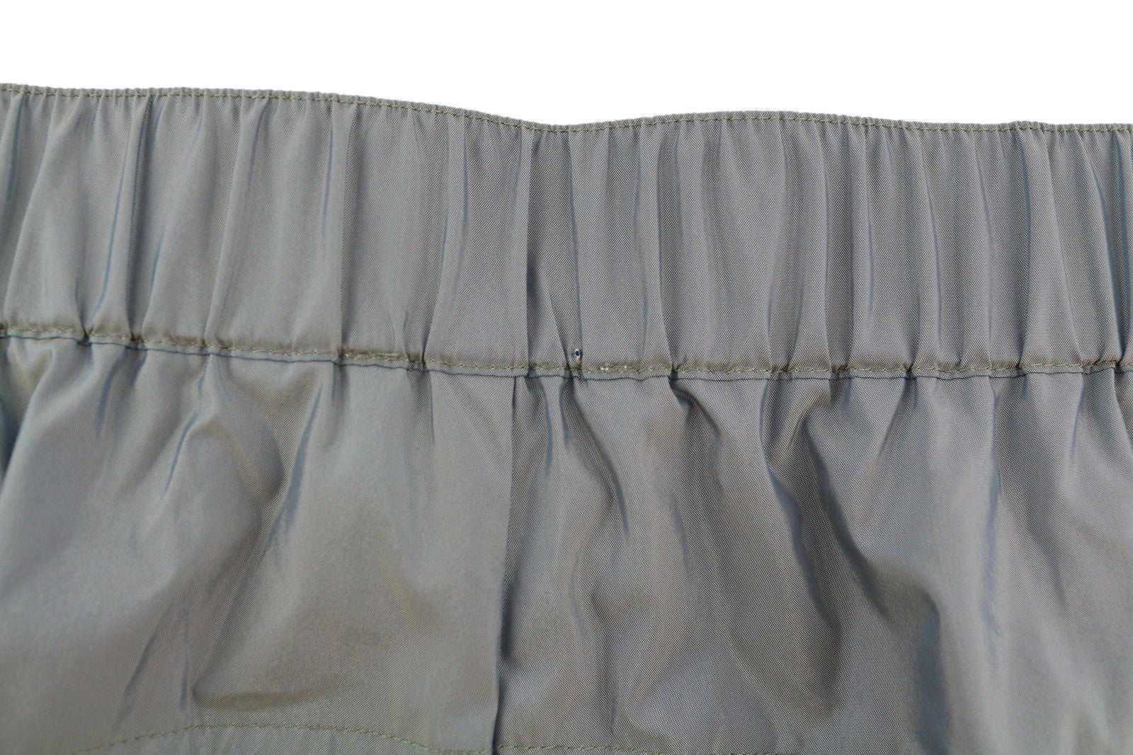 CALVIN KLEIN vyriškos kelnės L pilkos su elastingu juosmeniu, blizgančios išvaizdos, plonos, užtrauktuku, krovininės. 