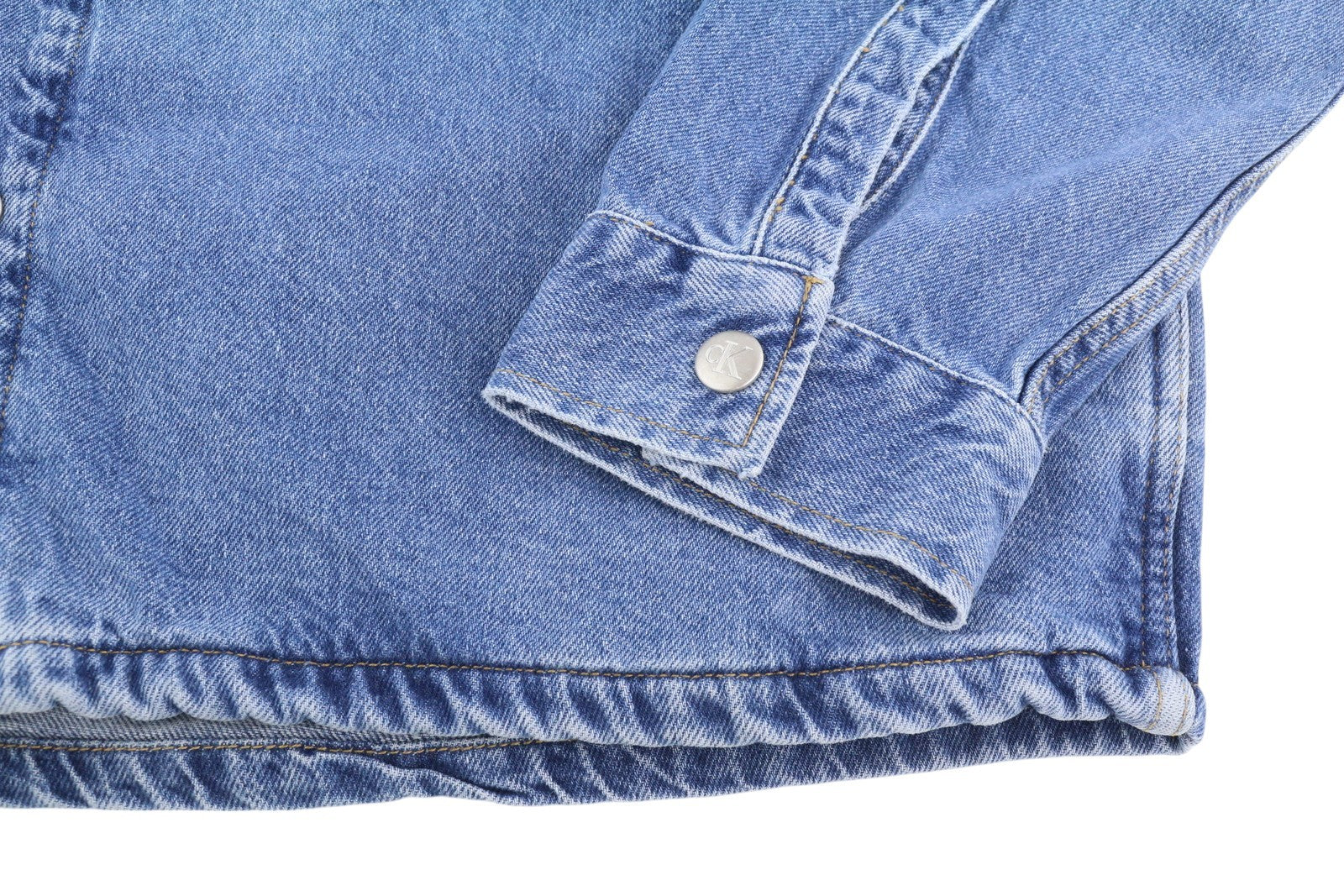 CALVIN KLEIN vyriška striukė S džinso mėlyna su dideliu sunkvežimio snapeliu, rekomenduojama kaina – 119 € 