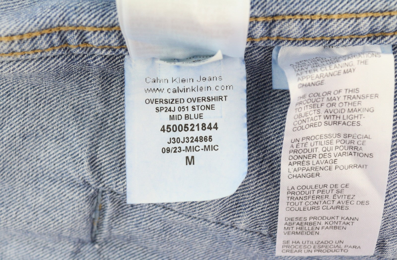 CALVIN KLEIN vyriška džinsinio mėlynumo striukė su dideliu dydžiu ir sagomis, rekomenduojama kaina – 119 € 