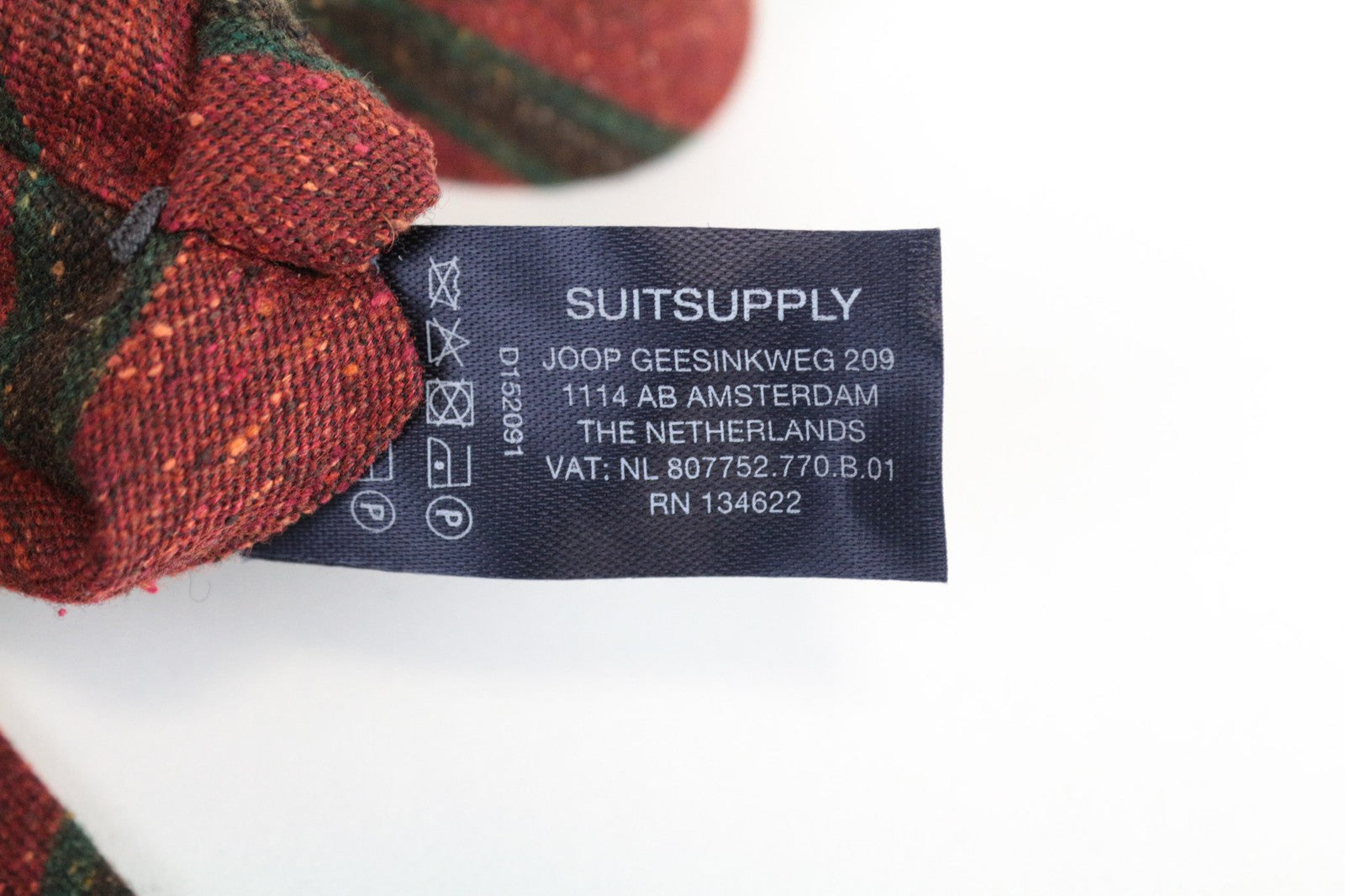 SUITSUPPLY vyriškas kaklaraištis ~150 x 8 cm raudonas šilko ir vilnos mišinio kaklaraištis smailiais dryžuotais galais 