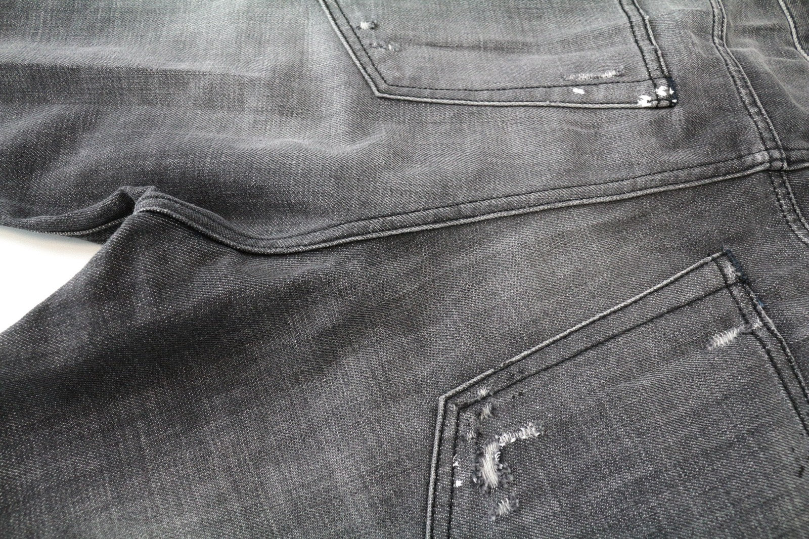 DIESEL D-Vider 083AB vyriški džinsai, UK32/L32, morkų kirpimo, pilki, medvilniniai, plėšyti dažai 