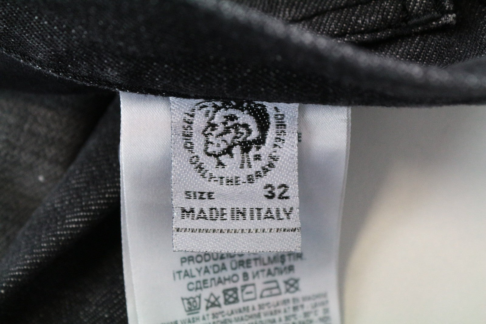 DIESEL D-Vider 083AB vyriški džinsai, UK32/L32, morkų kirpimo, pilki, medvilniniai, plėšyti dažai 