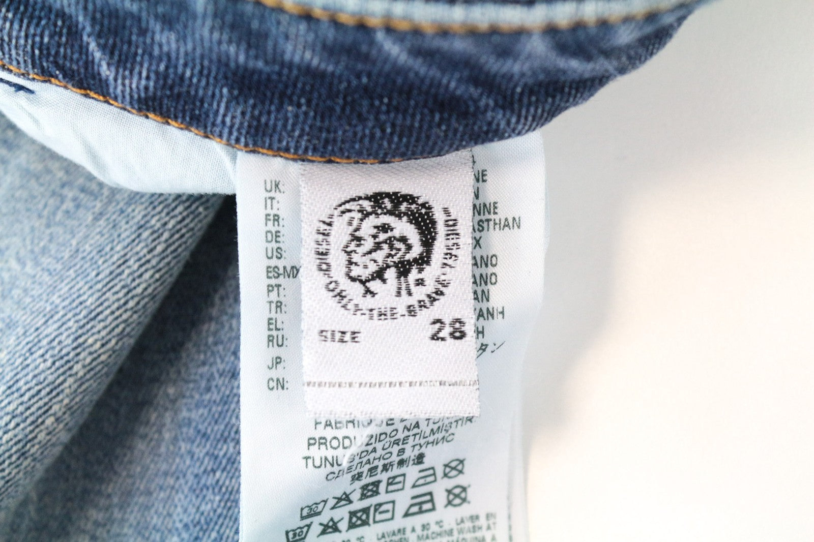 DIESEL D-Bazer 0870H vyriški džinsai W28/L32 skalbtos mėlynos spalvos siaurėjantis kirpimas medvilninis tamprus audinys 