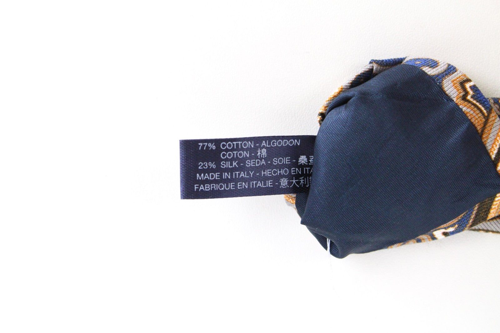 SUITSUPPLY vyriškas kaklaraištis ~150x8 mėlynai smėlio spalvos medvilninis šilkas, rytietiško rašto, elegantiškas 