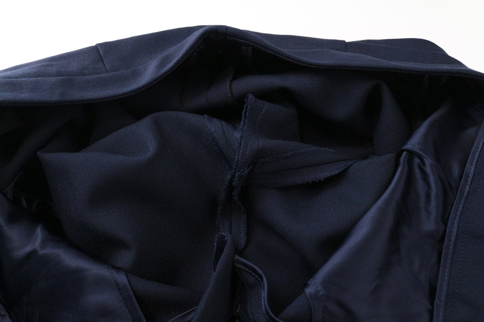 SUISTUDIO Robin moteriškos kelnės UK12R tamsiai mėlynos, plonos, platėjančios moheros, plokščia priekine dalimi 