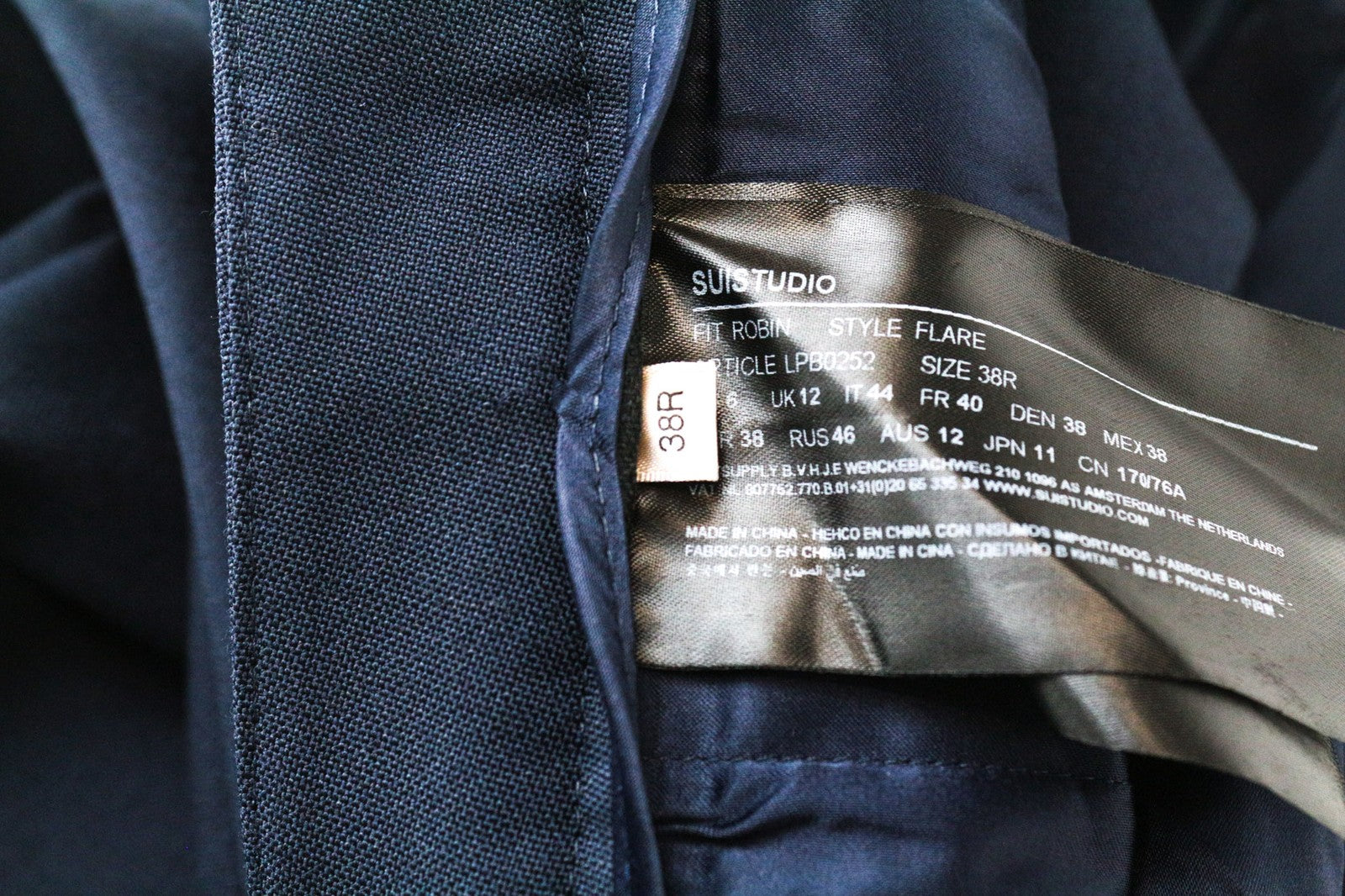 SUISTUDIO Robin moteriškos kelnės UK12R tamsiai mėlynos, plonos, platėjančios moheros, plokščia priekine dalimi 