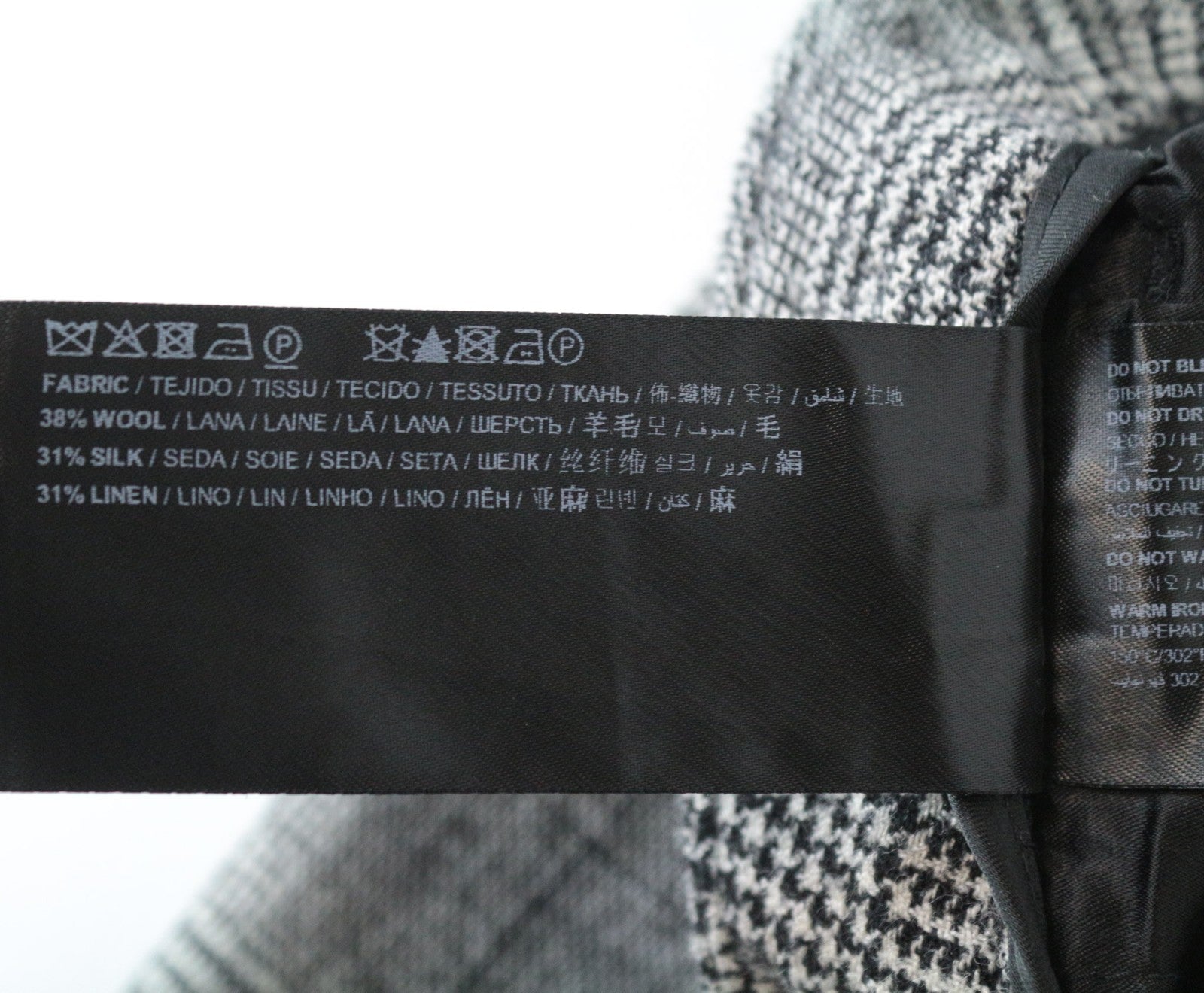 SUISTUDIO moteriškos kelnės su pilkais languotais raštais (UK10S) su plonomis vilnos, šilko ir lino mišinio raštu. 