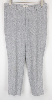 SUISTUDIO moteriškos kelnės su pilkomis, plonomis, UK14S rašto, klasikinio kirpimo lininiu raštu. 