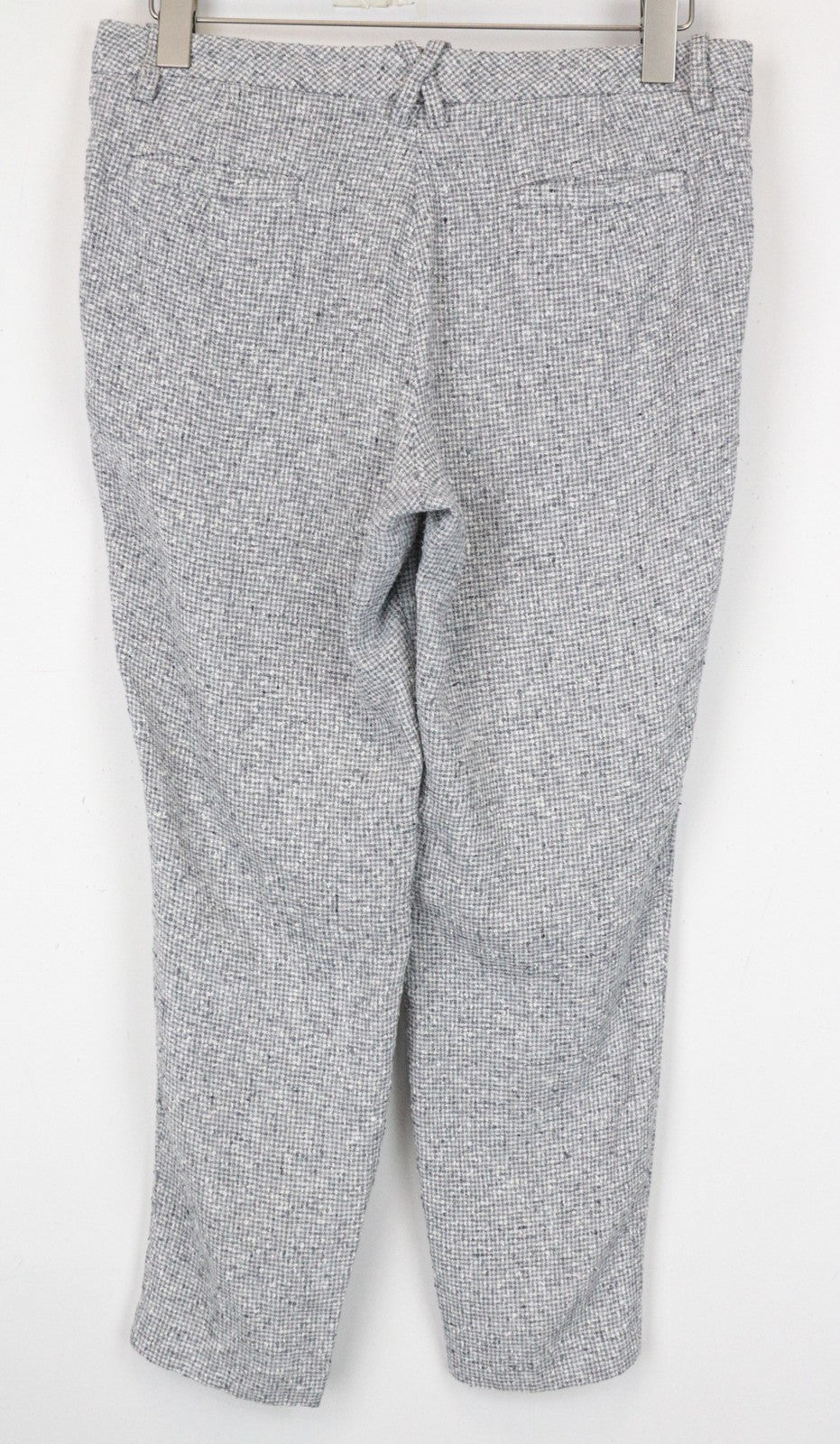 SUISTUDIO moteriškos kelnės su pilkomis, plonomis, UK14S rašto, klasikinio kirpimo lininiu raštu. 