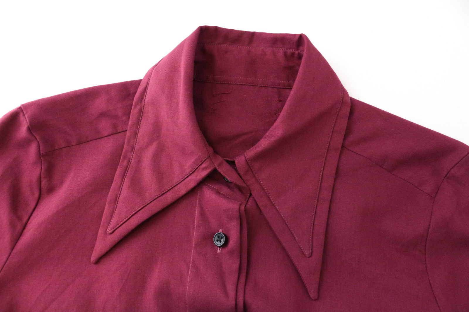 „SUITSUPPLY Elton“ moteriški marškinėliai, 34R, ilgomis rankovėmis, raudoni violetiniai, medvilniniai, su sagomis 