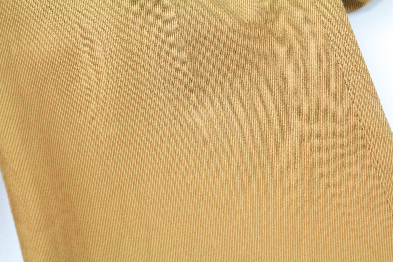 SUISTUDIO Lane moteriškos kelnės UK16R rudos dryžuoto audinio, plonos, ilgos, medvilninės, plokščio priekio. 