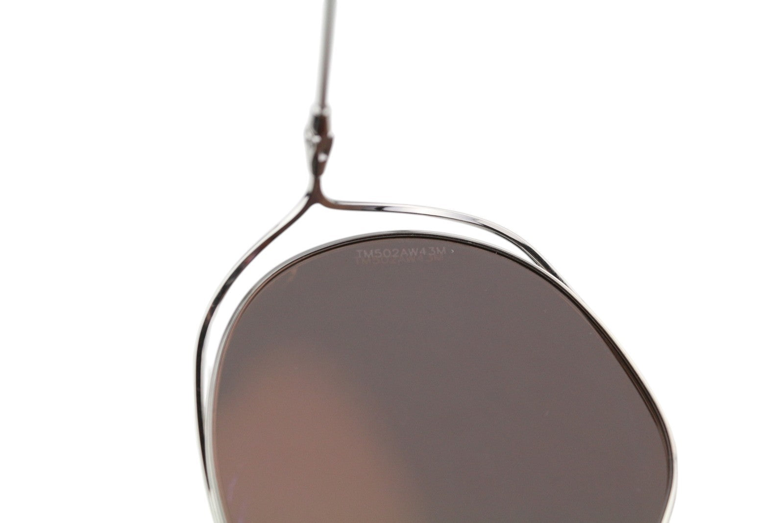 CHRISTIAN DIOR 010SQ moteriški akiniai nuo saulės su sidabro spalvos rėmeliu, veidrodiniu lęšiu ir rekomenduojama kaina – 268 € 