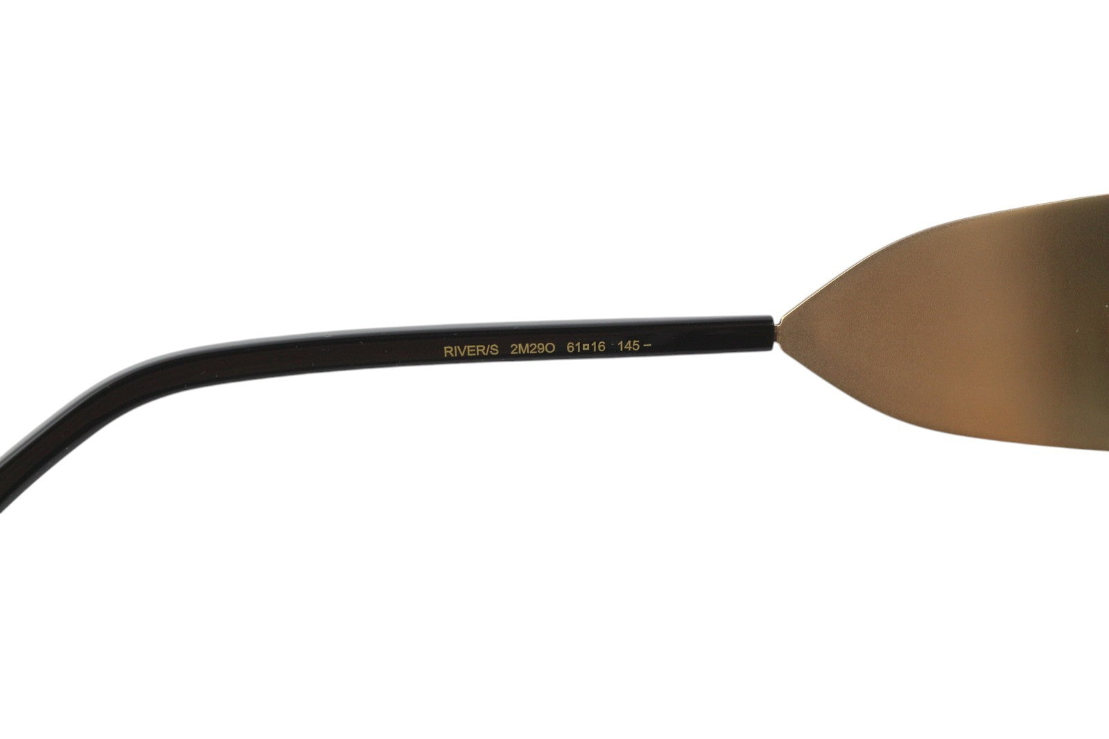 JIMMY CHOO River/S moteriški akiniai nuo saulės su aukso spalvos blizgančiu drugelio formos logotipu, rekomenduojama kaina – 385 €